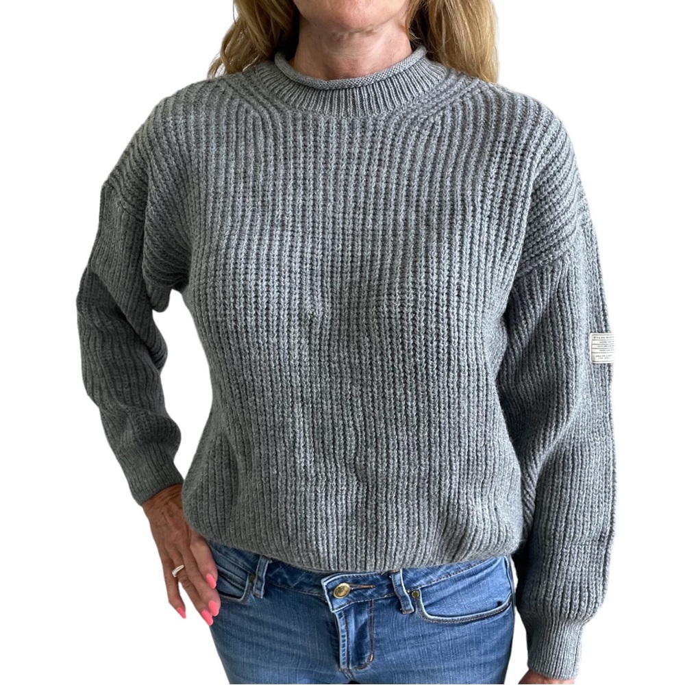 Crew neck gray cable knit long sleeve sweater size small NWT